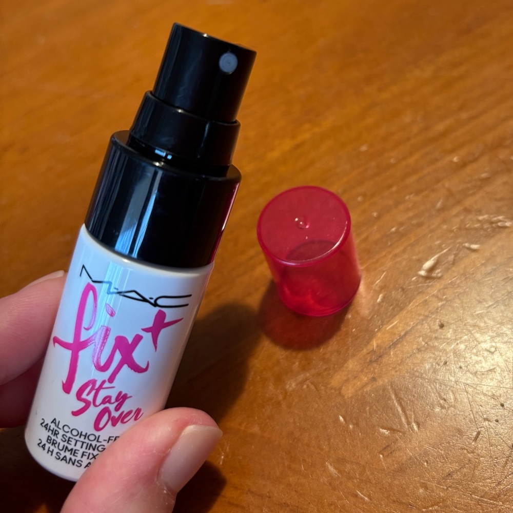 MAC Fix + Stay Over Long-Lasting Setting Spray - Picture 4 of 11